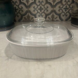 VINTAGE 1980s CORNING WARE-“FRENCH WHITE” OVAL FLUTED BAKING DISH WITH LID- EUC